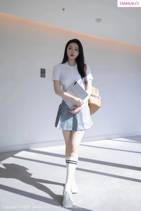 安然Maleah  [XiuRen]高清写真图 2024.06.04 No.8649 安然anran 美腿短裙第3张图片